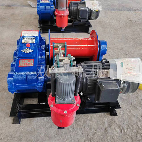 卷揚機，也叫絞車